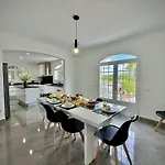 Premium With Pool By Homing