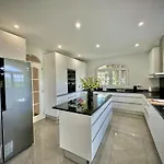 Premium With Pool By Homing