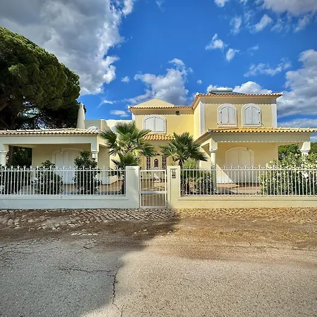 Villa Quarteira Premium With Pool By Homing Cabeco de Camara