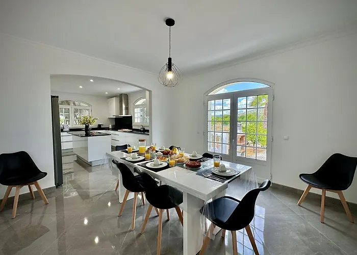 Premium With Pool By Homing