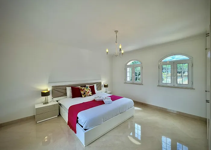 Premium With Pool By Homing Villa *