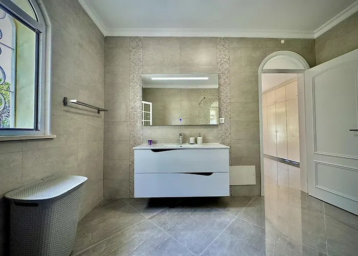 Premium With Pool By Homing *