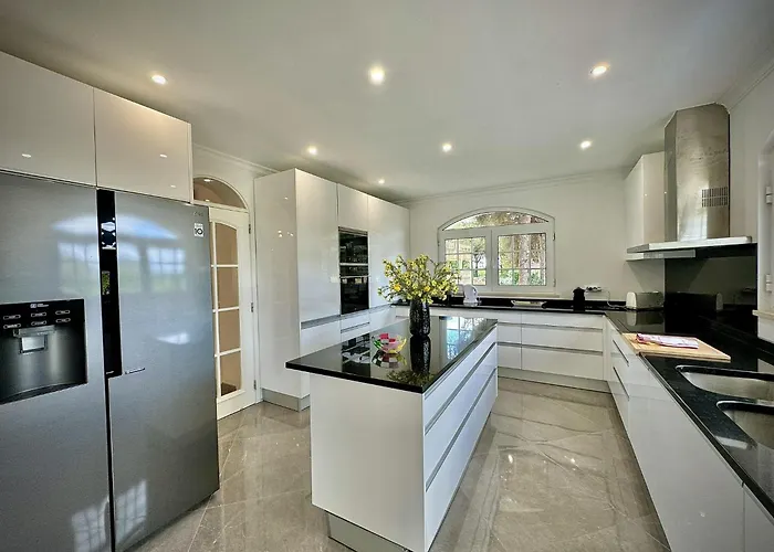 Premium With Pool By Homing