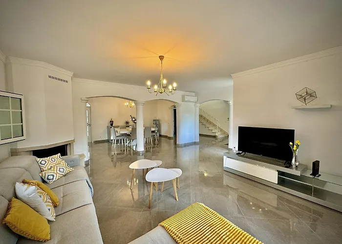 Premium With Pool By Homing Villa *