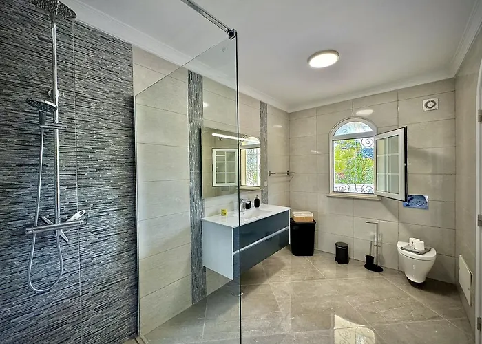 Villa Premium With Pool By Homing *