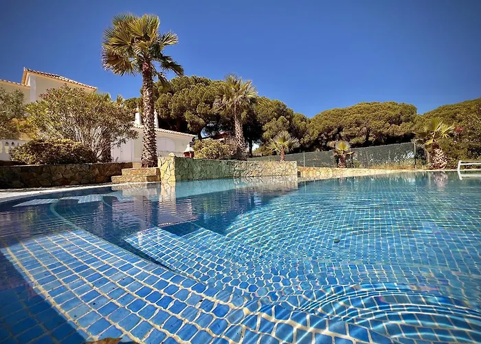 Premium With Pool By Homing Villa